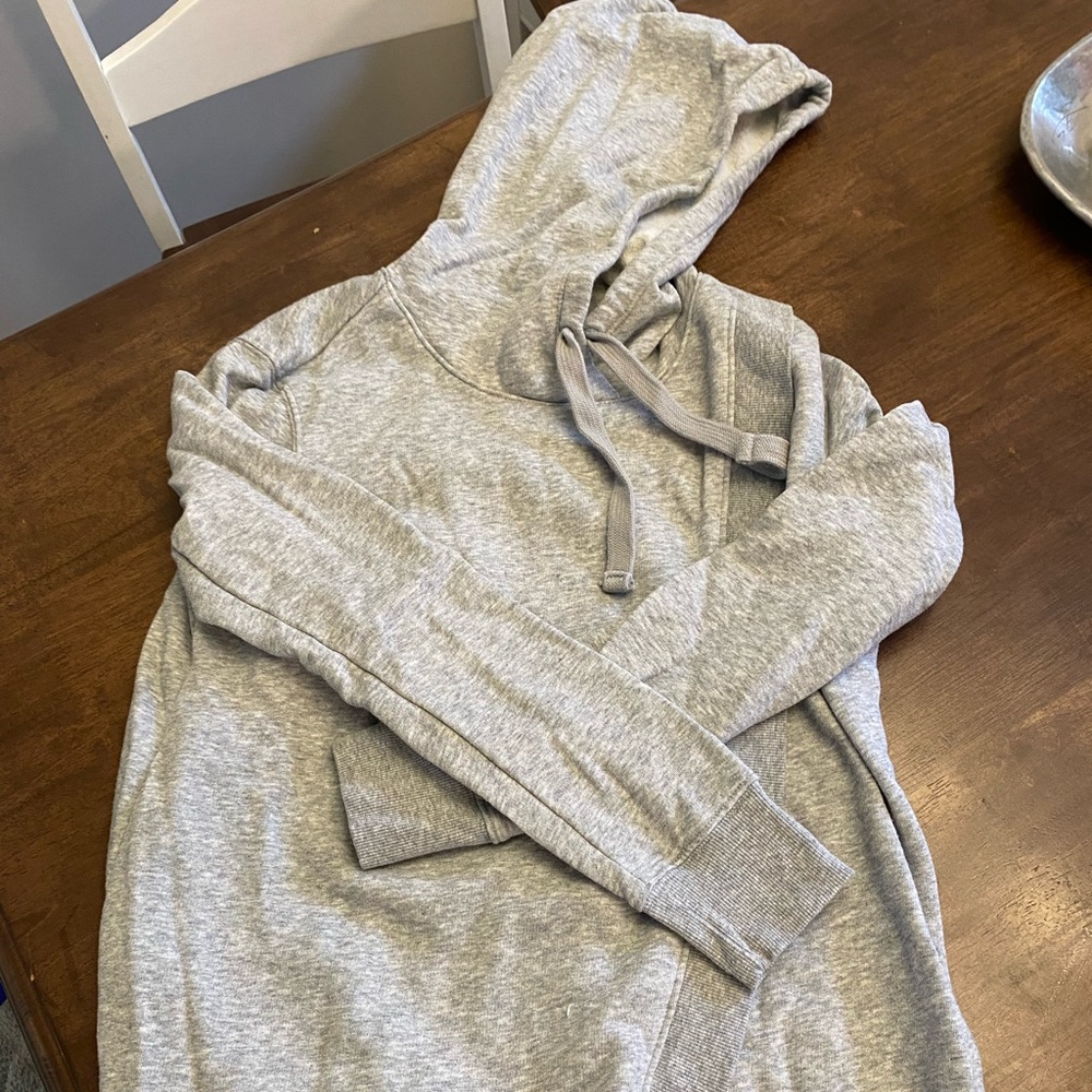 Old navy maternity sweater- size small. Great condition.